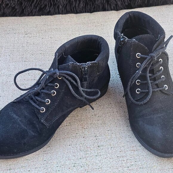 Torrid Women Boot Black Suede Upper Shoes High Top Lace Up Bootie Size 10 - Picture 2 of 11